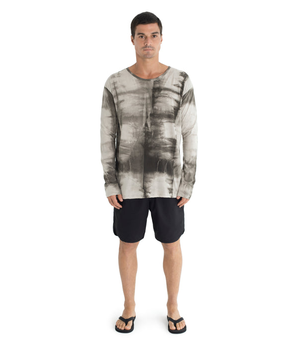 Shibori, relax fit long sleeve shirt crafted from light weight certified organic cotton.  With 2 asymmetrical seam lines on its front, and 1 vertical seam running down its back this shirt is simple yet unique and original. Hand dyed with plants.