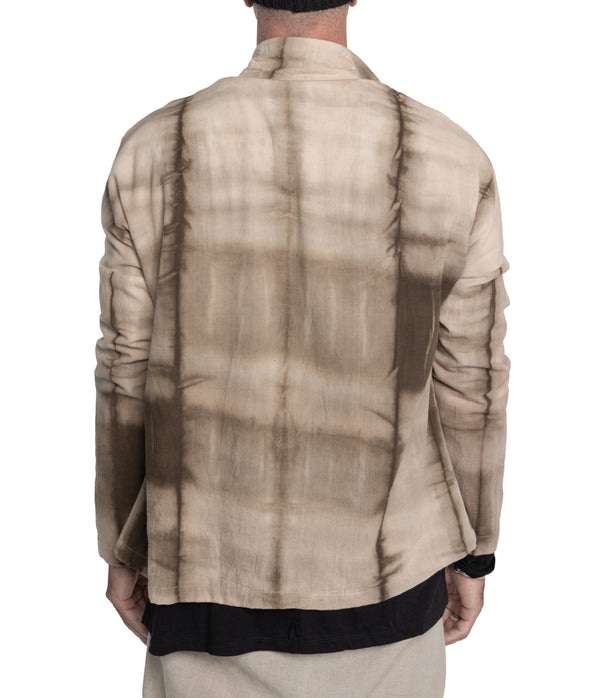 Kimono style jacket crafted from 100% plant dyed cotton, 3 front-tie fastening and 2 front pockets.